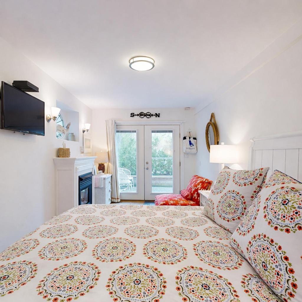 Trellis Room King Bed